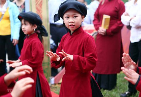 Xoan Dance! An Ancient Vietnamese Ritual Woven into Folklore and Culture